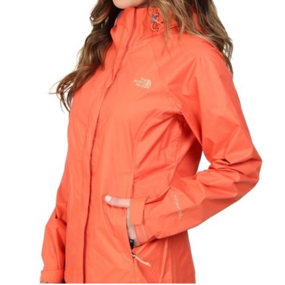 The North Face Women's Waterproof windbreaker Jacket